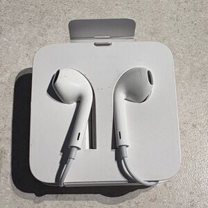 White Wired Earbuds